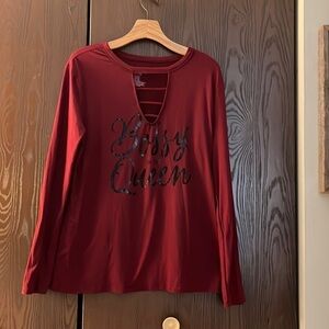 Wound Up I’m not bossy, I’m the queen long sleeved cranberry top. Size Large